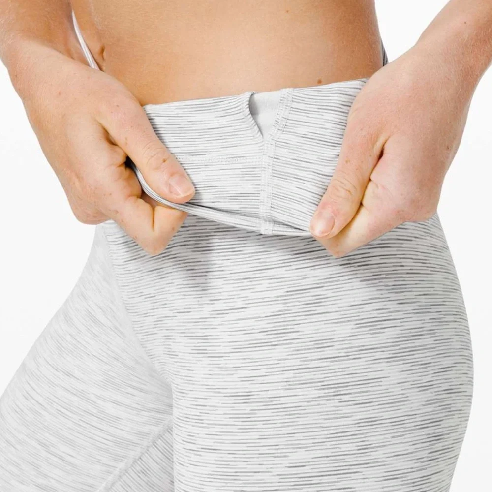 Lululemon Wunder Under Luxtreme 28, size 6 - Picture 3 of 13